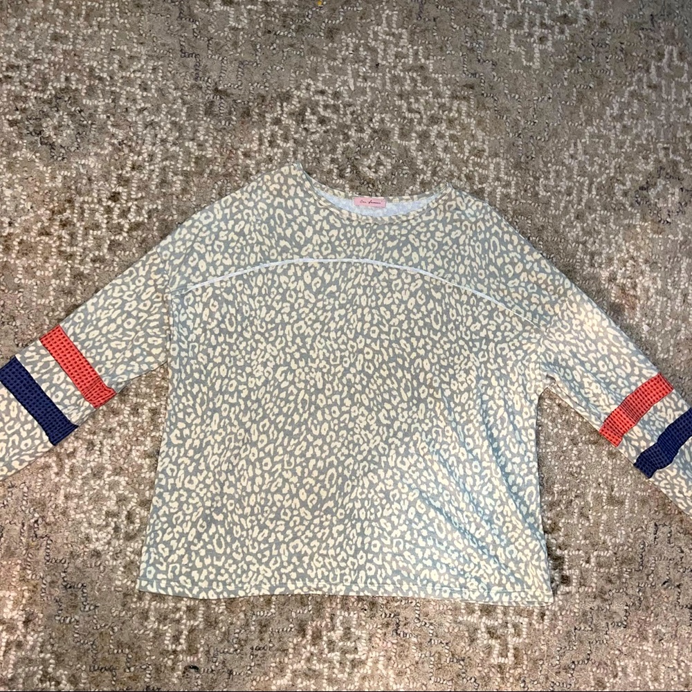 Ces Femme, boutique brand. Long sleeve, slightly oversized. Like new condition.
